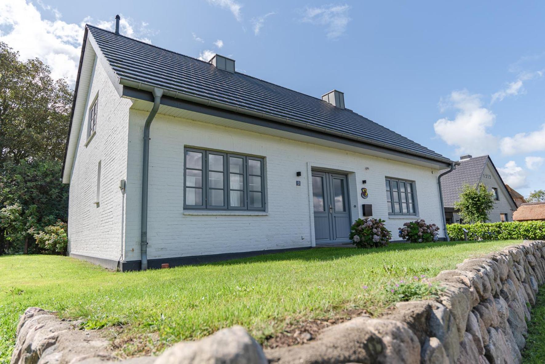 Huus Leeftalich Villa Alkersum Bagian luar foto