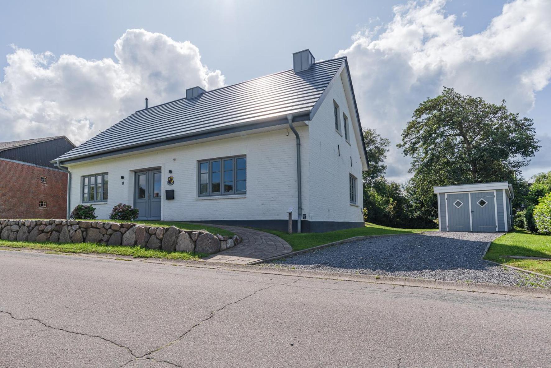Huus Leeftalich Villa Alkersum Bagian luar foto